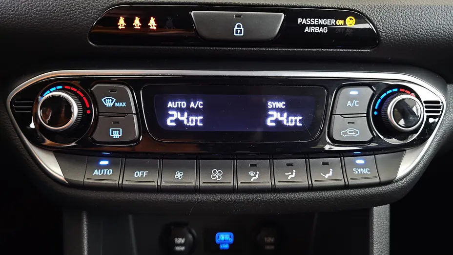 HYUNDAI i30 i30 1.0 T-GDI Smart