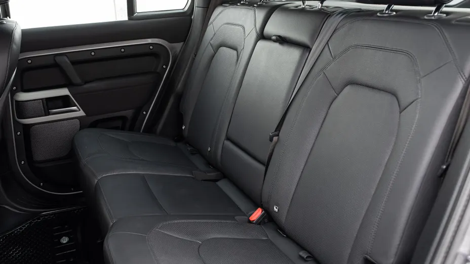 LAND ROVER Defender Defender 110 3.0 D250 mHEV SE