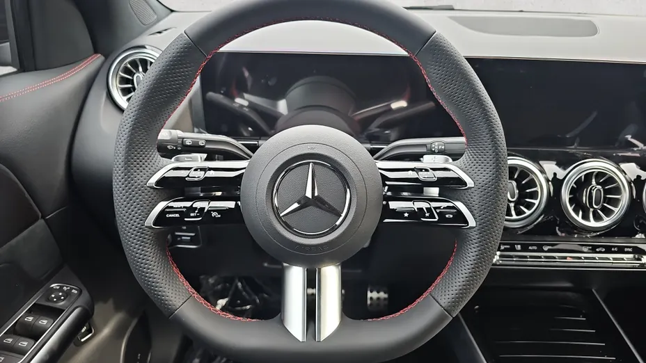 MERCEDES-BENZ GLA GLA 200 AMG Line Nowy