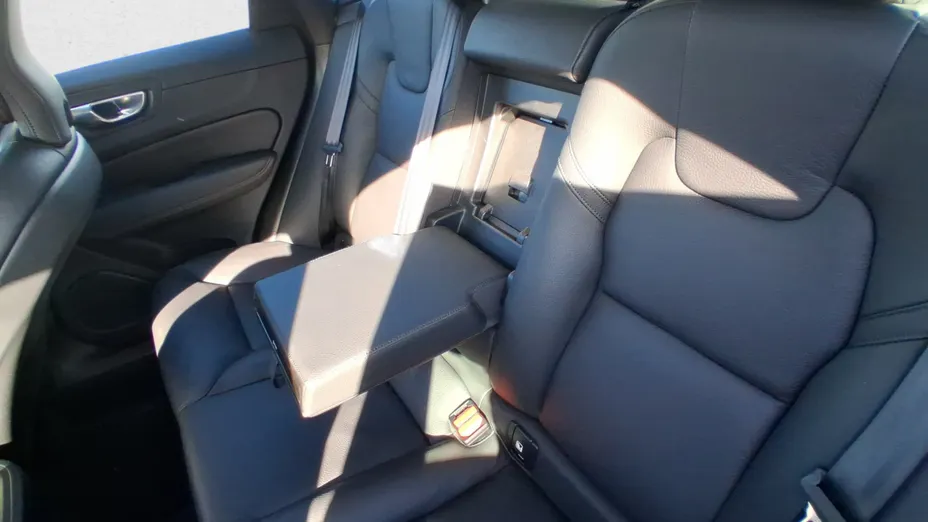 VOLVO XC60 XC60 B5 B AWD Plus Dark aut