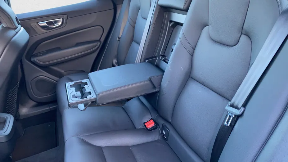 VOLVO XC60 XC60 B5 B AWD Plus Dark aut