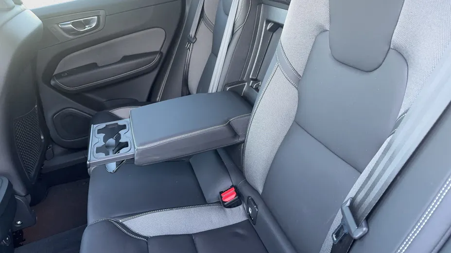 VOLVO XC60 XC60 B5 B AWD Plus Dark aut