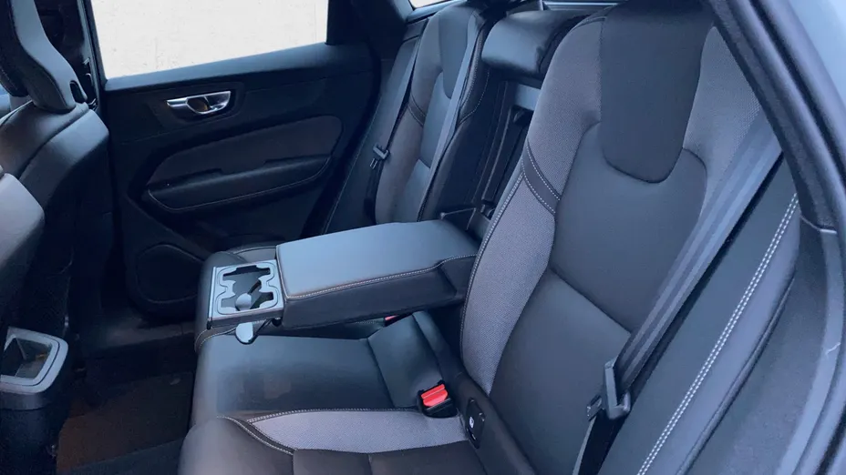 VOLVO XC60 XC60 B5 B AWD Plus Dark aut