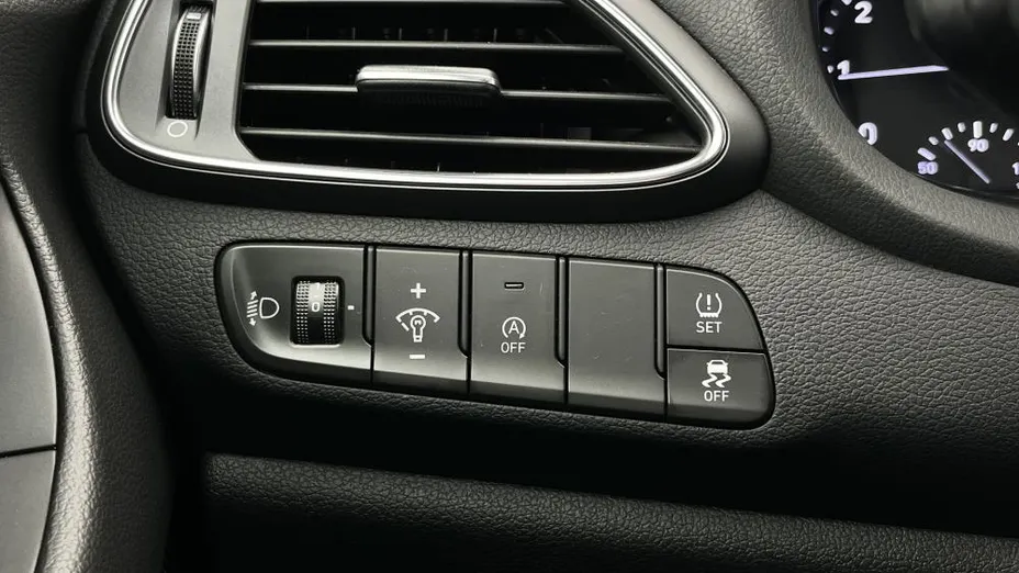 HYUNDAI i30 i30 1.5 DPI Modern