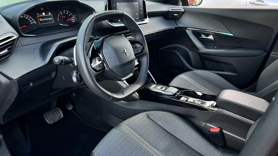 PEUGEOT 2008 2008 1.2 PureTech Allure S&S EAT8