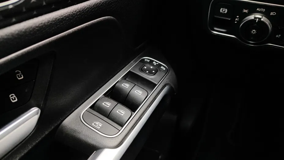 MERCEDES-BENZ GLB GLB 200 Progressive 7G-DCT