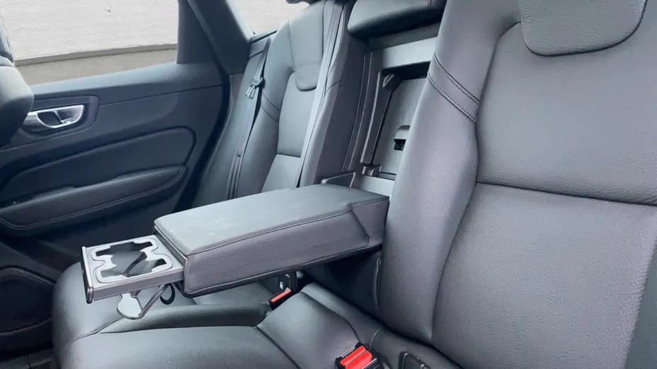 VOLVO XC60 XC60 B5 B AWD Plus Dark aut