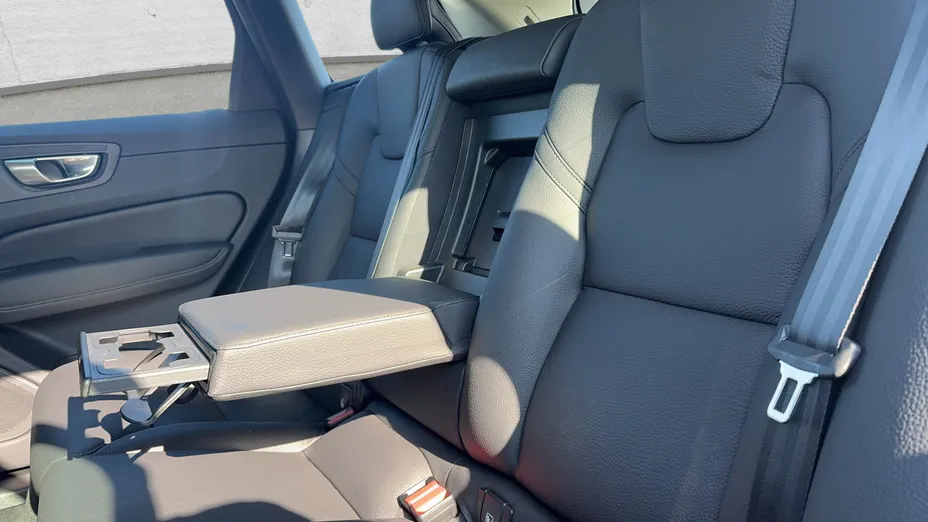 VOLVO XC60 XC60 B5 B AWD Plus Dark aut