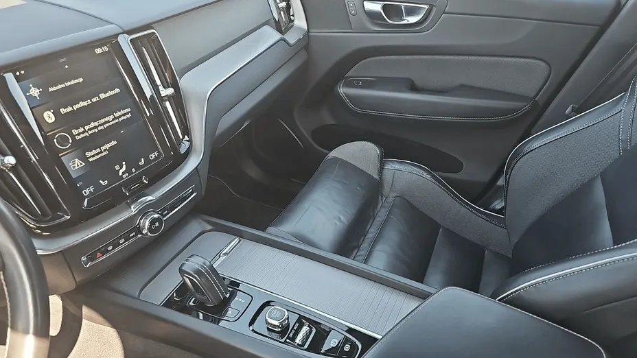 VOLVO XC60 XC60 B4 D AWD R-Design aut