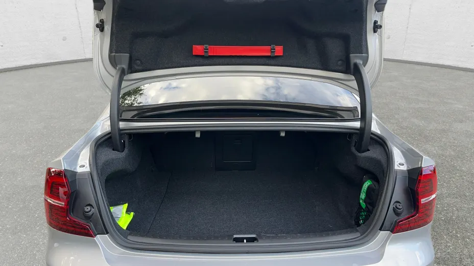 VOLVO XC60 XC60 T6 Plug-In Hybrid AWD Plus Dark aut