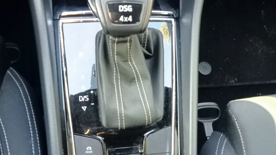 SKODA Karoq Karoq 2.0 TDI SCR 4x4 Sportline