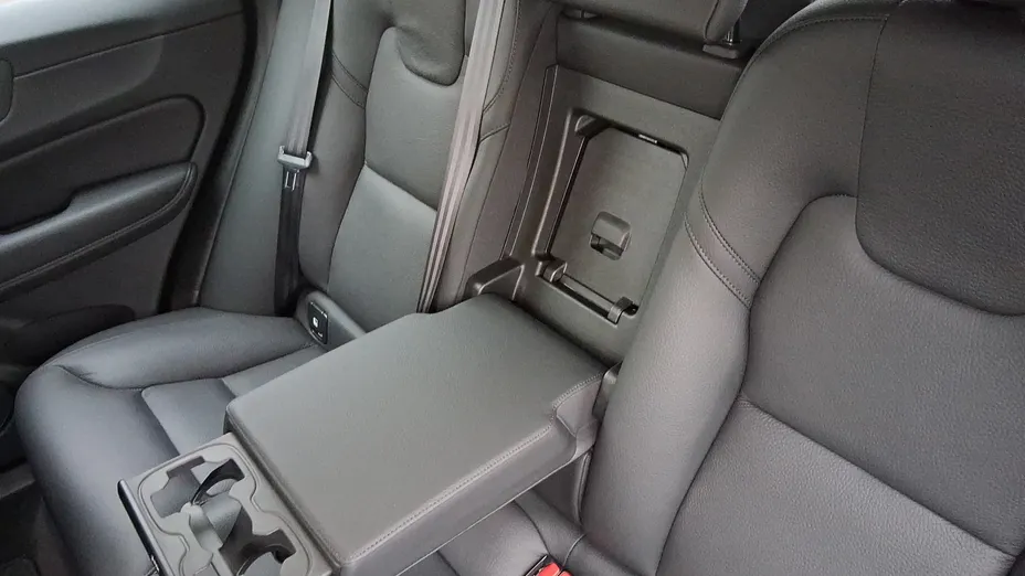 VOLVO XC60 XC60 B5 B AWD Plus Dark aut