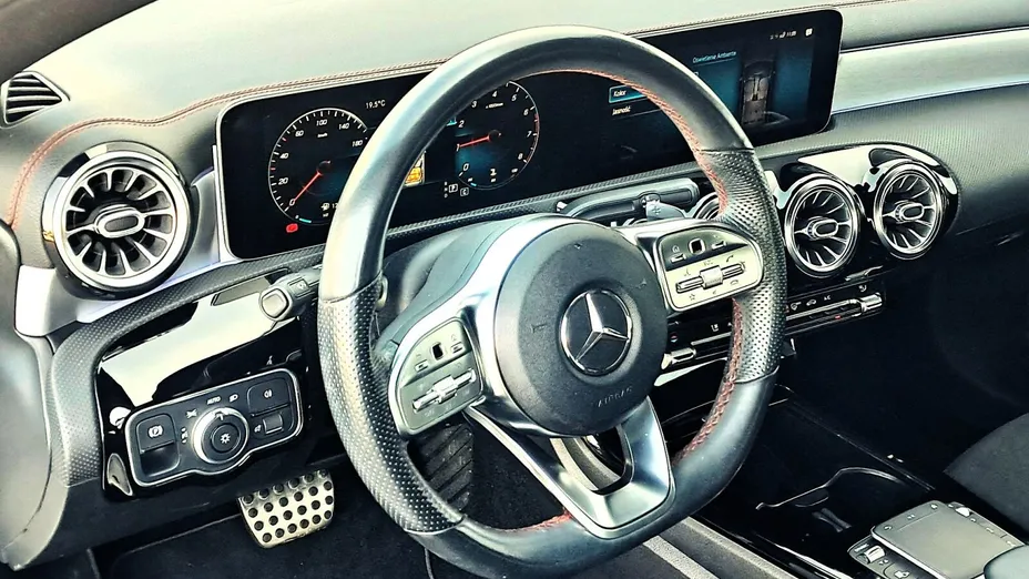 MERCEDES-BENZ CLA CLA 200 AMG Line 7G-DCT