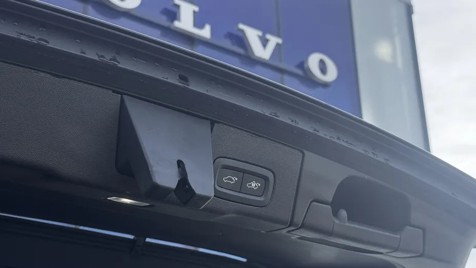 VOLVO XC60 XC60 B5 B AWD Plus Dark aut