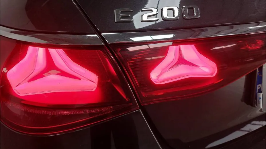 MERCEDES-BENZ E Klasa E 200 mHEV Avantgarde 9G-Tronic