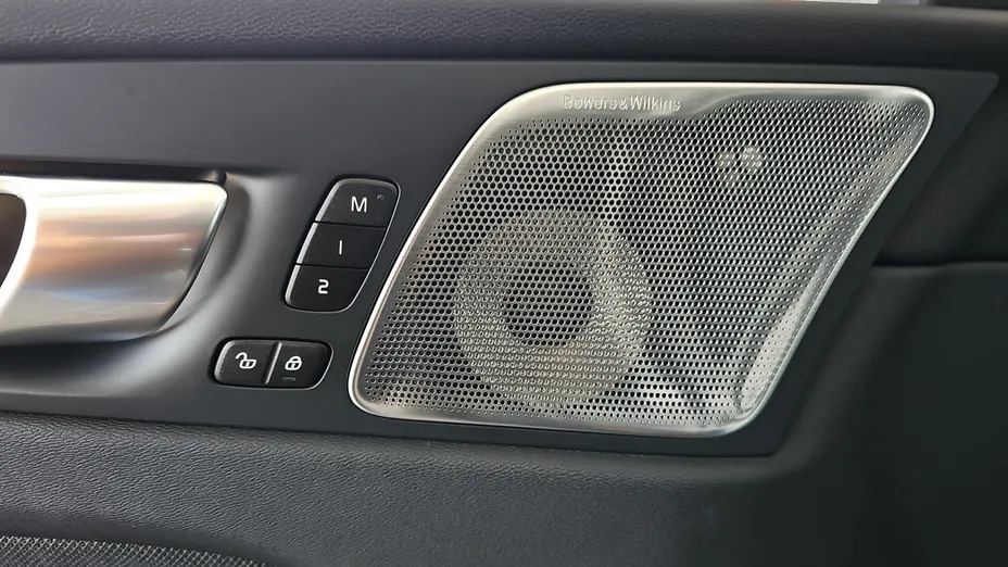 VOLVO XC60 XC60 T8 Plug-In Hybrid AWD Polestar Engineered aut