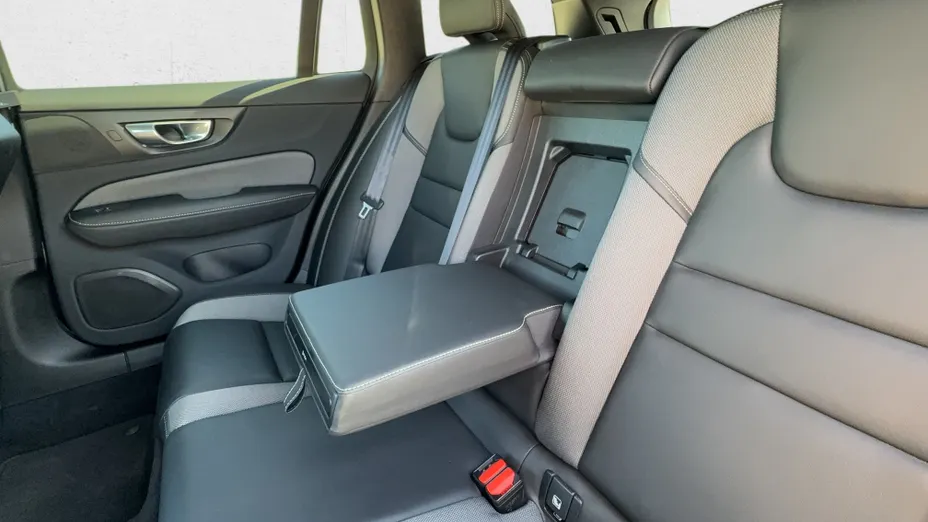 VOLVO V60 V60 B4 D Plus Dark aut