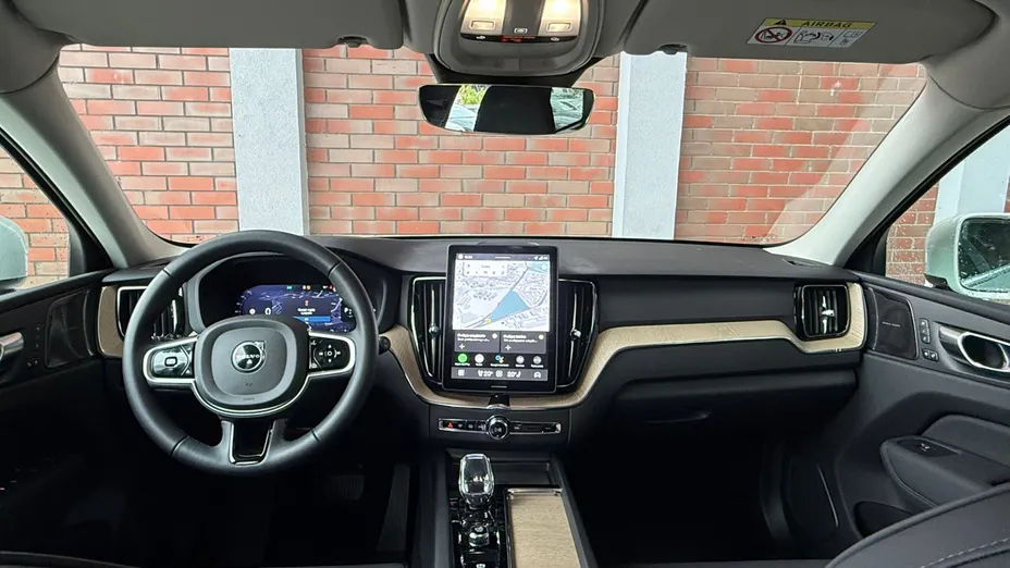 VOLVO XC60 XC60 T6 Plug-In Hybrid AWD Plus Bright aut