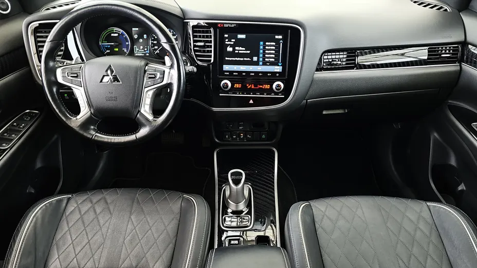 MITSUBISHI Outlander Outlander PHEV Instyle +