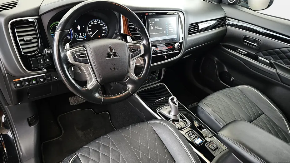 MITSUBISHI Outlander Outlander PHEV Instyle +