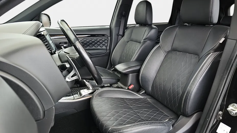 MITSUBISHI Outlander Outlander PHEV Instyle +