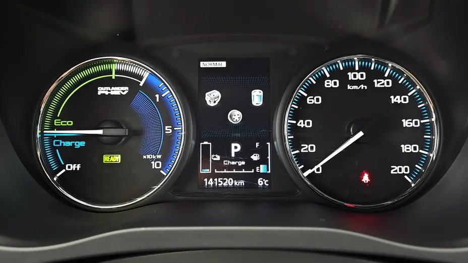 MITSUBISHI Outlander Outlander PHEV Instyle +