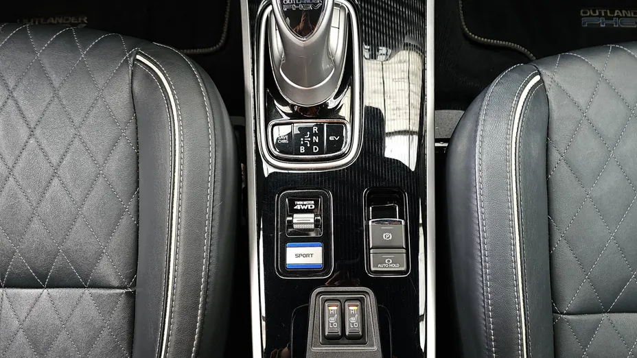 MITSUBISHI Outlander Outlander PHEV Instyle +