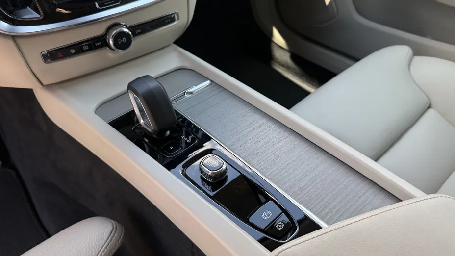VOLVO V60 V60 B3 B Plus Dark aut