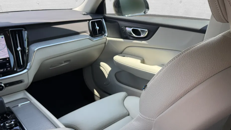 VOLVO V60 V60 B3 B Plus Dark aut