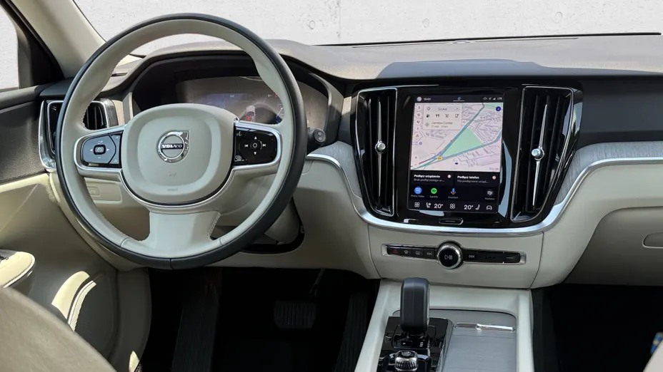 VOLVO V60 V60 B3 B Plus Dark aut