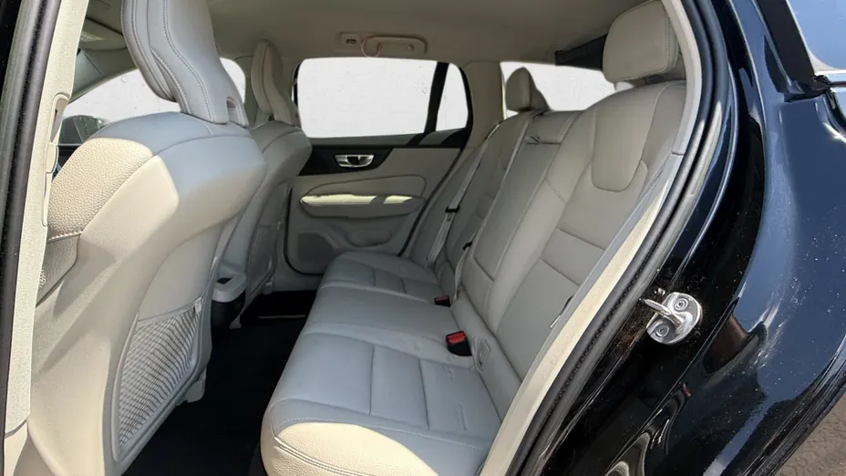 VOLVO V60 V60 B3 B Plus Dark aut
