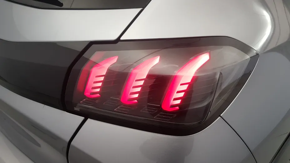 PEUGEOT 208 e-208 Allure