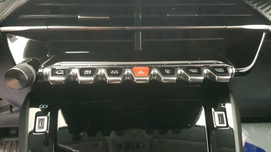 PEUGEOT 208 e-208 Allure