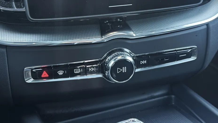 VOLVO XC60 XC60 T8 Plug-In Hybrid AWD Ultra Black Edition aut