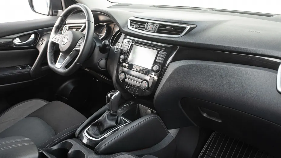 NISSAN Qashqai Qashqai 1.3 DIG-T N-Connecta DCT