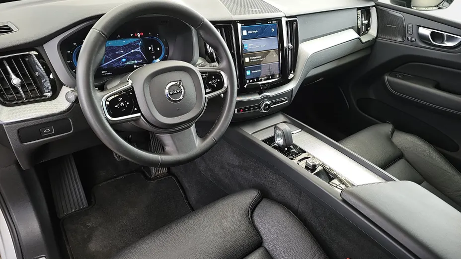VOLVO XC60 XC60 B4 D AWD Plus Dark aut