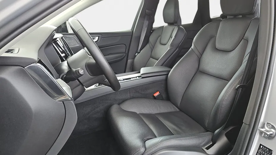 VOLVO XC60 XC60 B4 D AWD Plus Dark aut