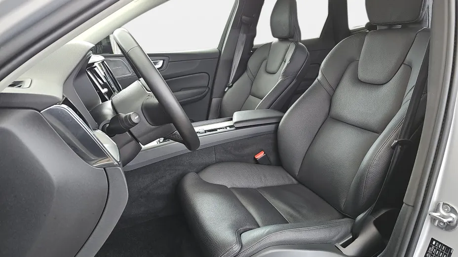 VOLVO XC60 XC60 B4 D AWD Plus Dark aut