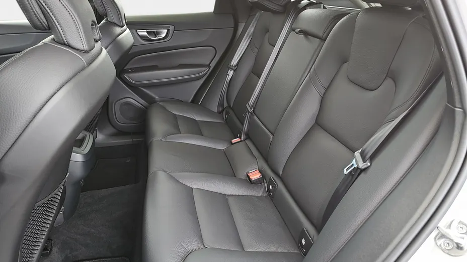 VOLVO XC60 XC60 B4 D AWD Plus Dark aut