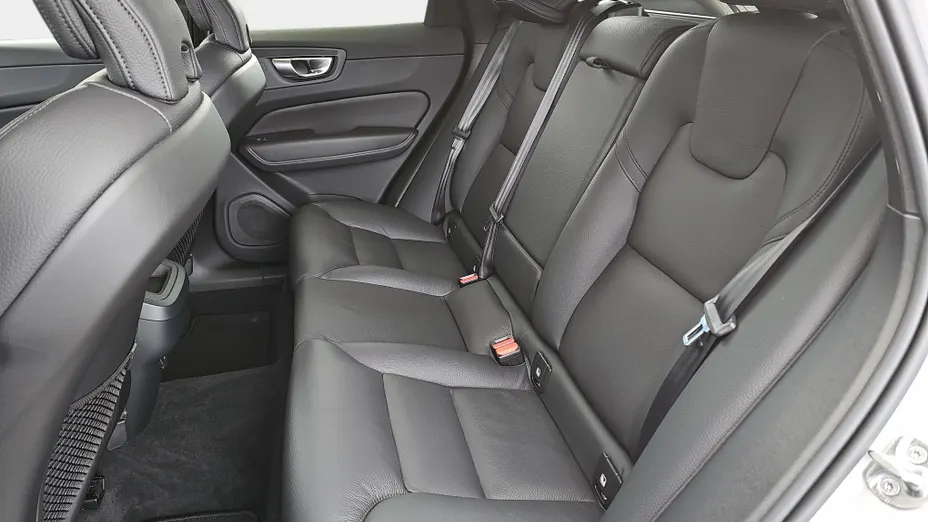 VOLVO XC60 XC60 B4 D AWD Plus Dark aut