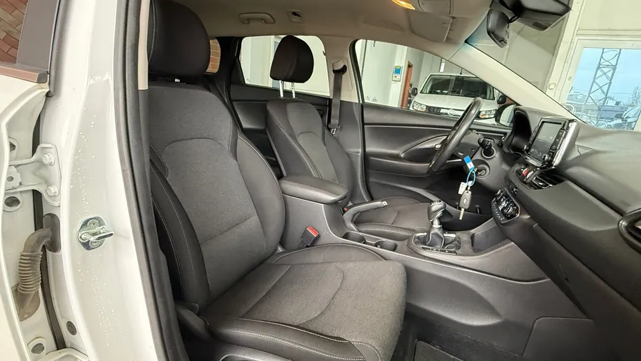 HYUNDAI i30 i30 1.0 T-GDI Smart