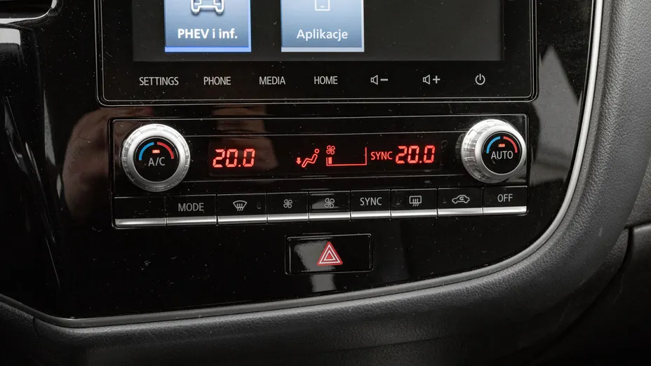 MITSUBISHI Outlander Outlander PHEV Instyle