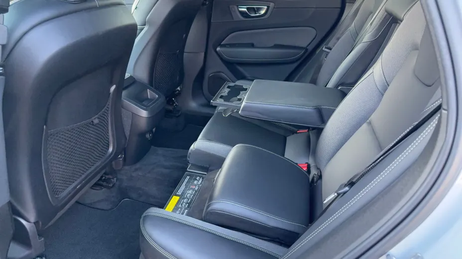 VOLVO XC60 XC60 B4 B R-Design aut