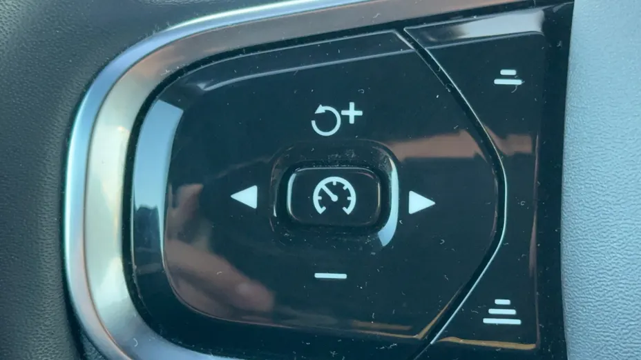 VOLVO XC60 XC60 B4 B R-Design aut