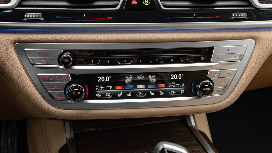 BMW Seria 7 745Le xDrive sport-aut