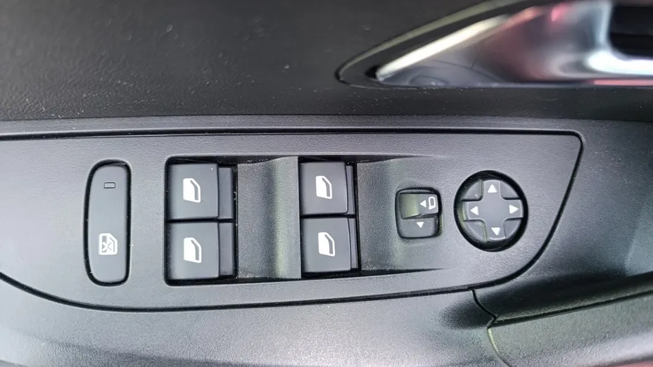 PEUGEOT 2008 2008 PureTech 100 Allure S&S BVM6