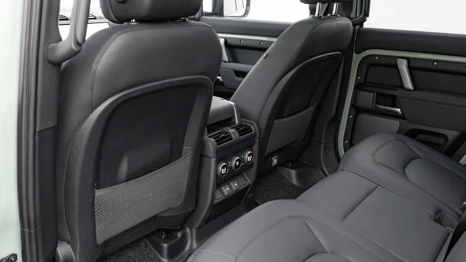 LAND ROVER Defender Defender 110 3.0 D300 mHEV SE