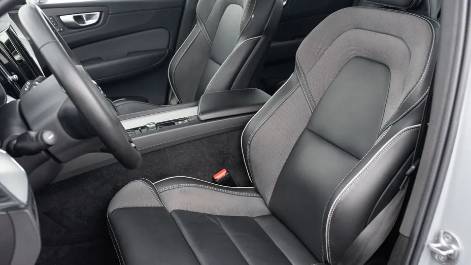 VOLVO XC60 XC60 B4 B Plus Dark aut