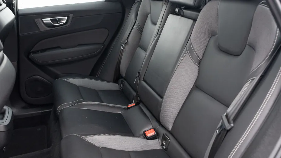 VOLVO XC60 XC60 B4 B Plus Dark aut