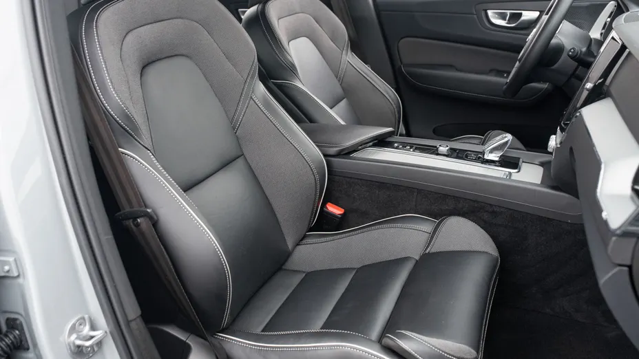 VOLVO XC60 XC60 B4 B Plus Dark aut